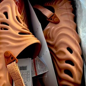 Salehe Bembury crocs